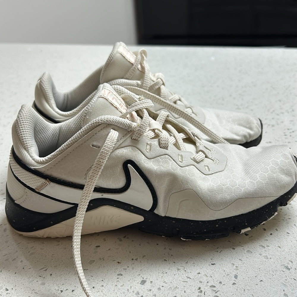 Nike Legend Essential 2 Premium Women's Training Shoes 6.5
